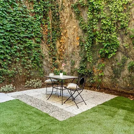 Apt 246 Private Courtyard And Garage Lägenhet Como