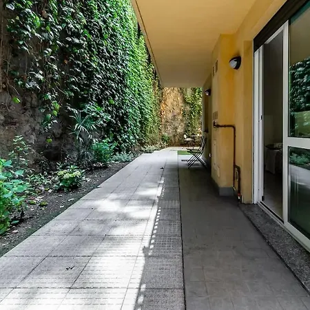 Apt 246 Private Courtyard And Garage Como
